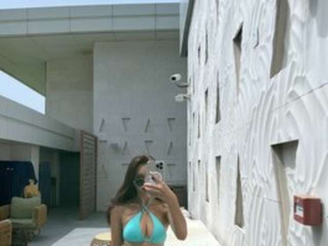 go to chat with -Nika