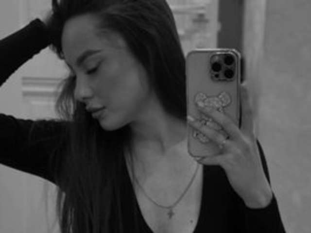go to chat with -Valeria-