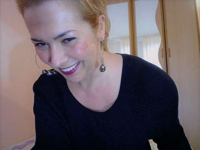 1MILF4U amateur webcam photo