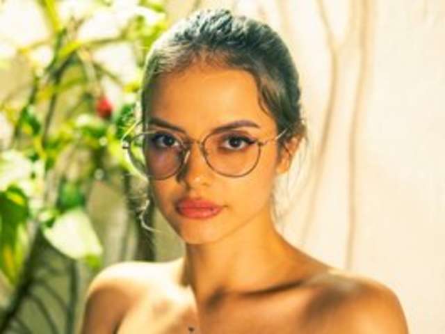 go to chat with Abby-Saenz01