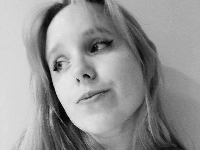 go to chat with AdeleAmore