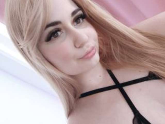 go to chat with AdelineBlare