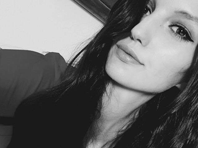 go to chat with AdelineCam