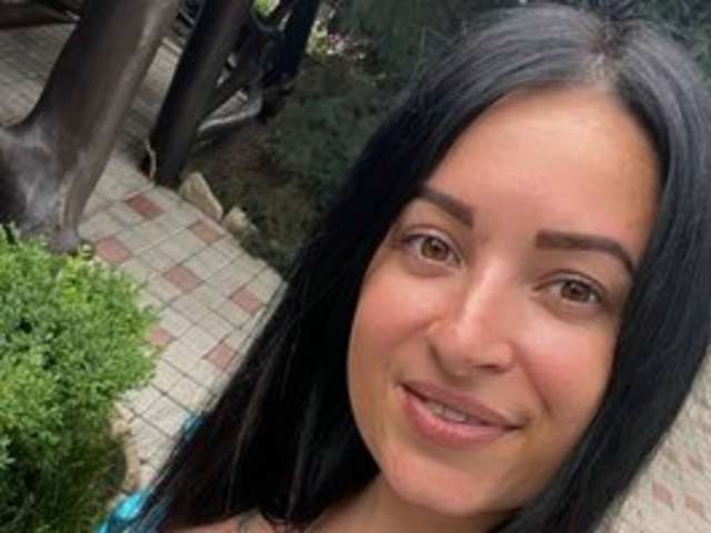 go to chat with Adelinna