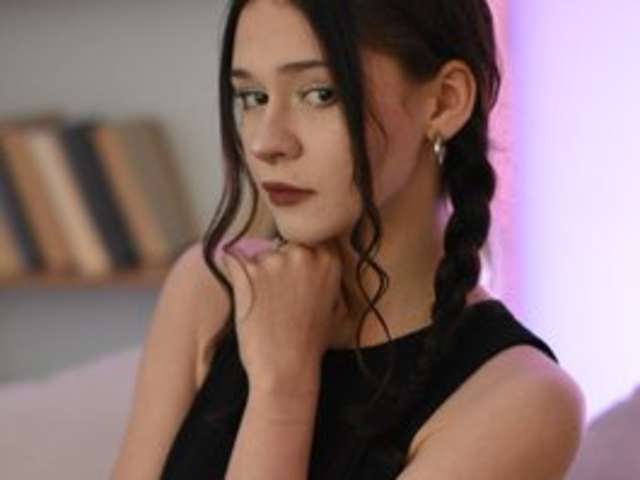 go to chat with Adetta