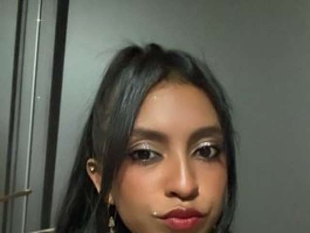go to chat with Adrianagrandeee