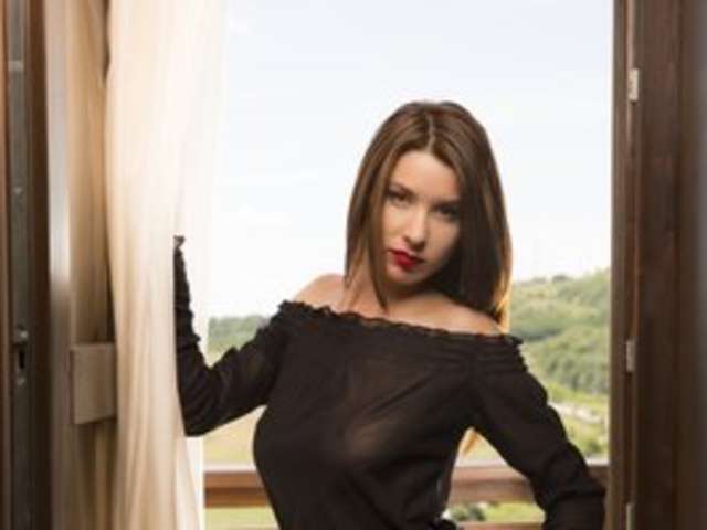 go to chat with AfroditaAmy