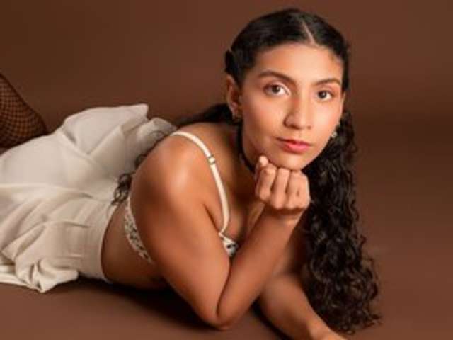 go to chat with AgathaThompson
