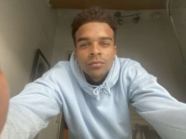 go to chat with Ahhfizza