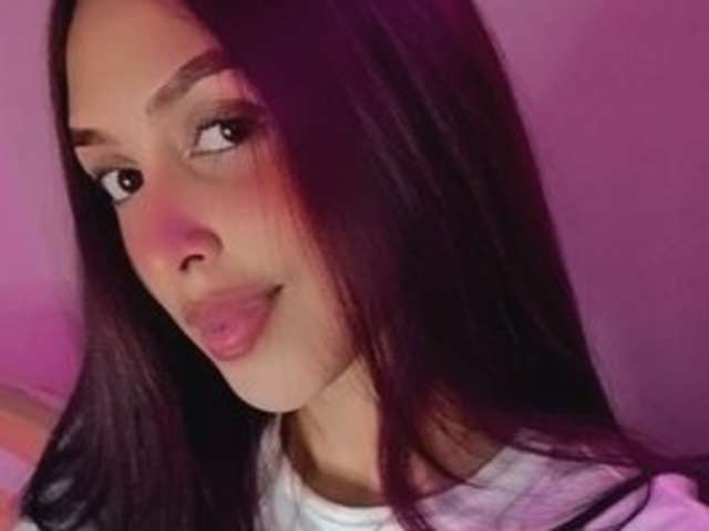 go to chat with Ainhoa-23