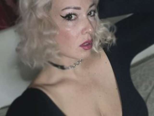 go to chat with Aladeya