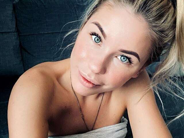 go to chat with AlaniaBerry