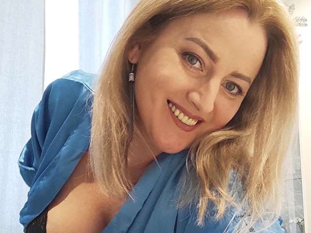 go to chat with AlexaLopes