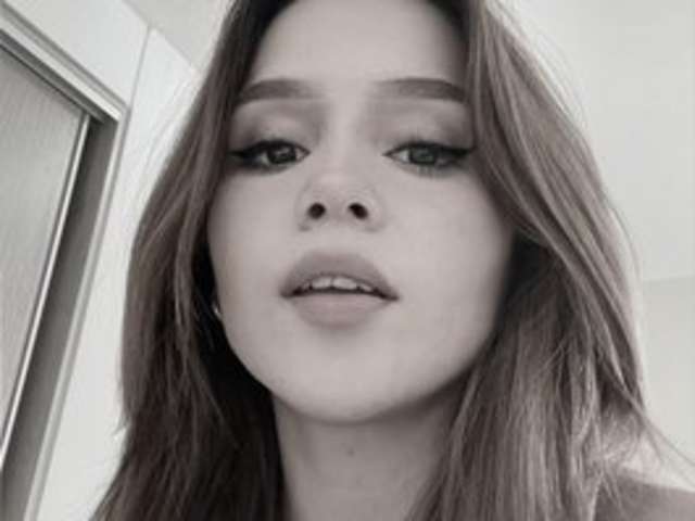 go to chat with Alexandra-1