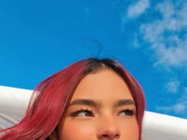 go to chat with AlexandraMiller