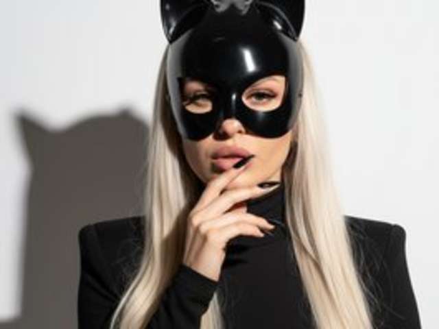 go to chat with Alexi003