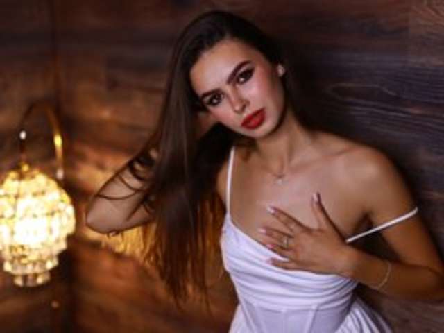 go to chat with AlexxisRae