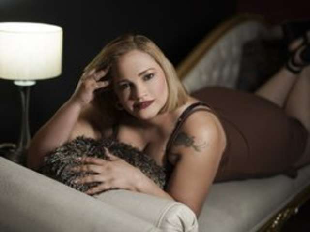 go to chat with Alice-Jones1