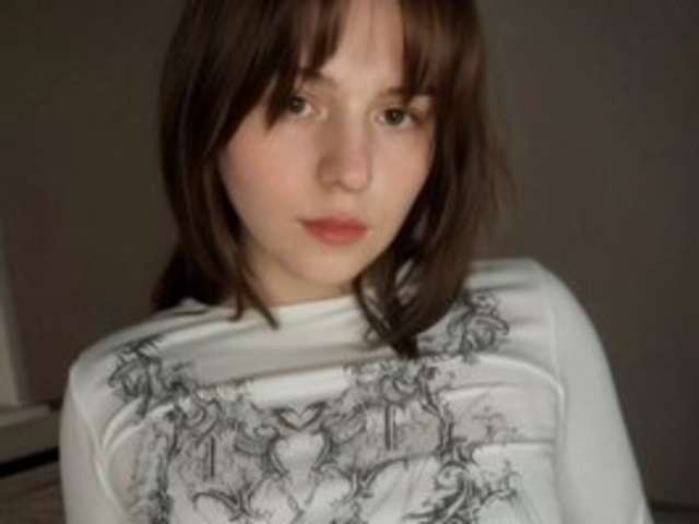go to chat with Alice-Nour