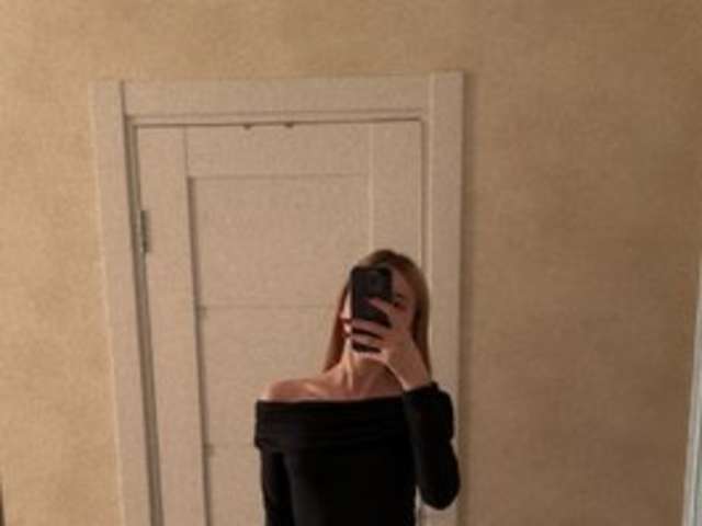 go to chat with Alice__Foxx