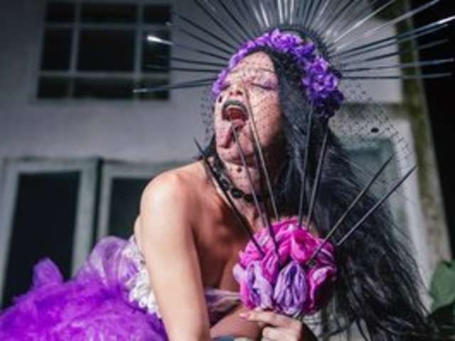 go to chat with Alina-Phoenix