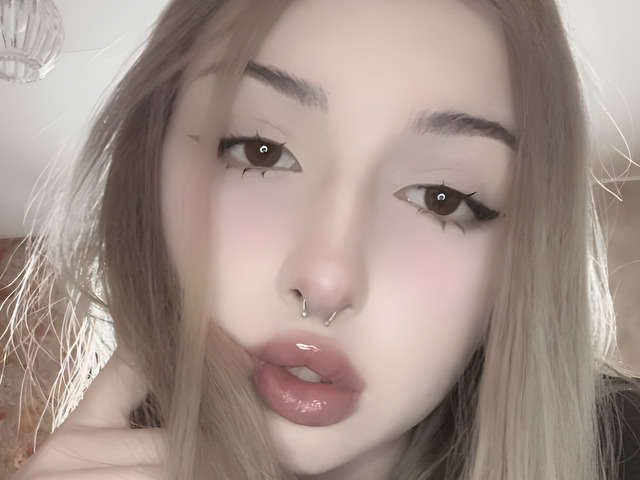 go to chat with AlinaBlayne