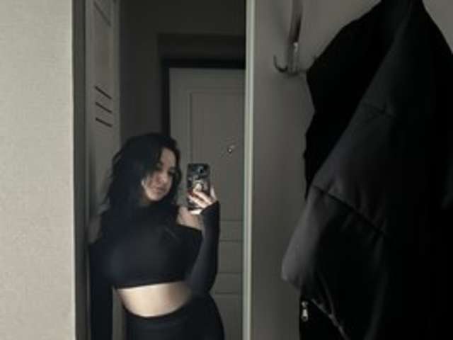 go to chat with Alisha-dark