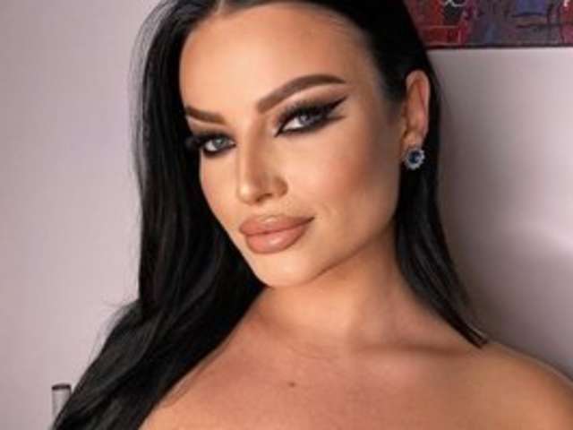go to chat with Allana-Doll
