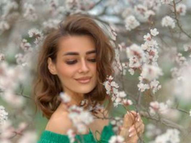 go to chat with Ally-Chrystal