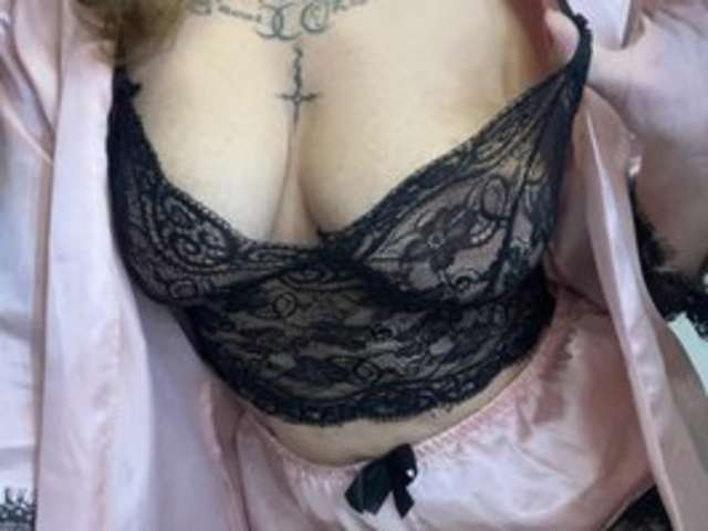 go to chat with AmallyaHot