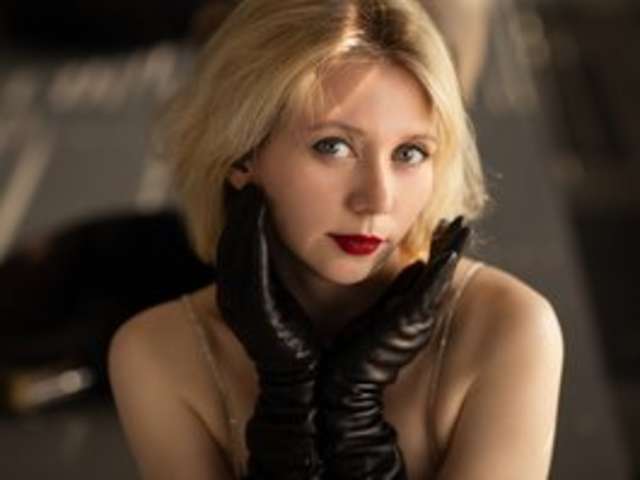 go to chat with Amanda-grey