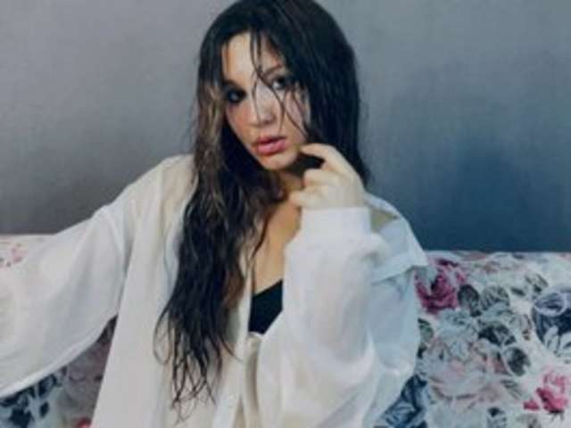 go to chat with AmaraLace
