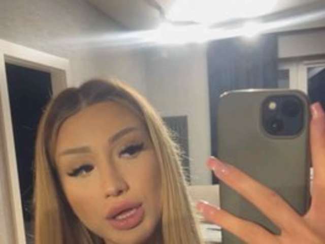 go to chat with Amber19