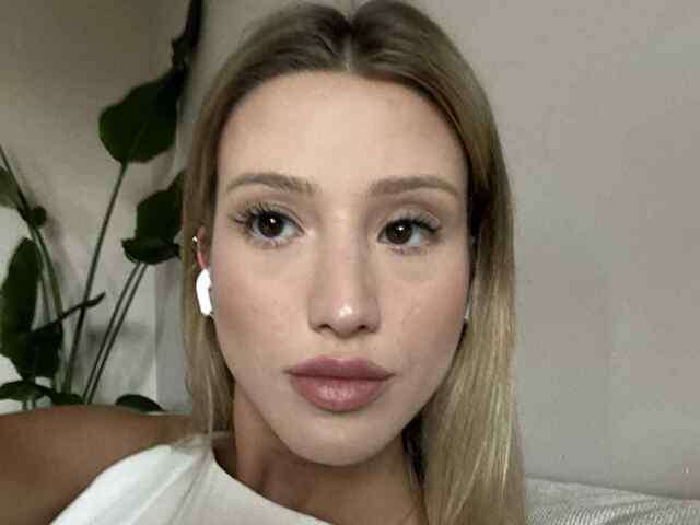 go to chat with Amber20