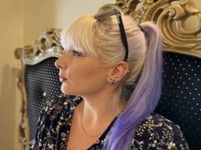 go to chat with AmberMore