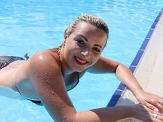 go to chat with Amelyss