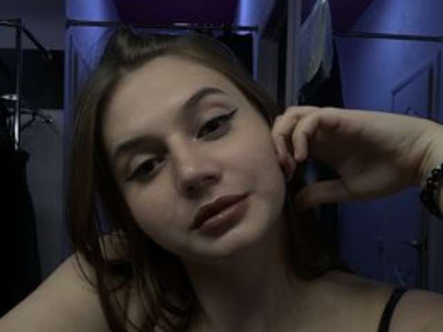 go to chat with Amina-123511