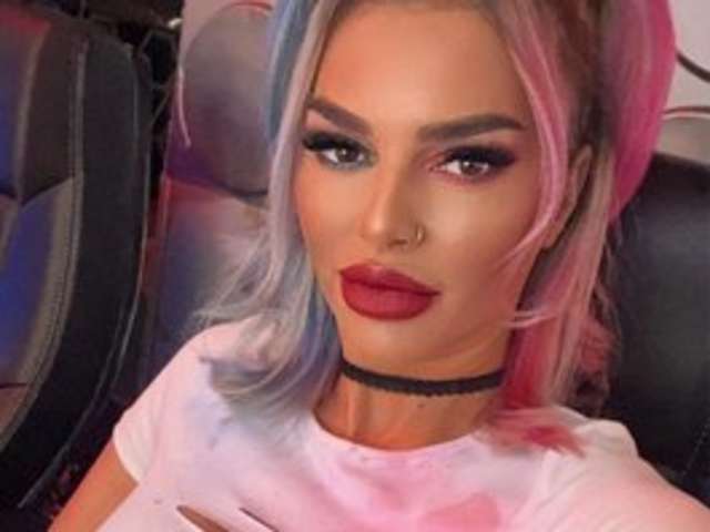 go to chat with AmiraOfficialX