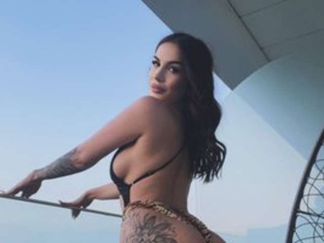 go to chat with AmiraRoshen