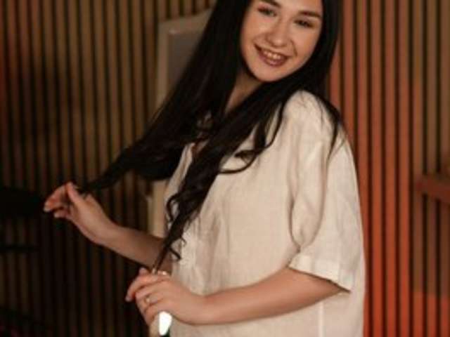 go to chat with AmyMyerss