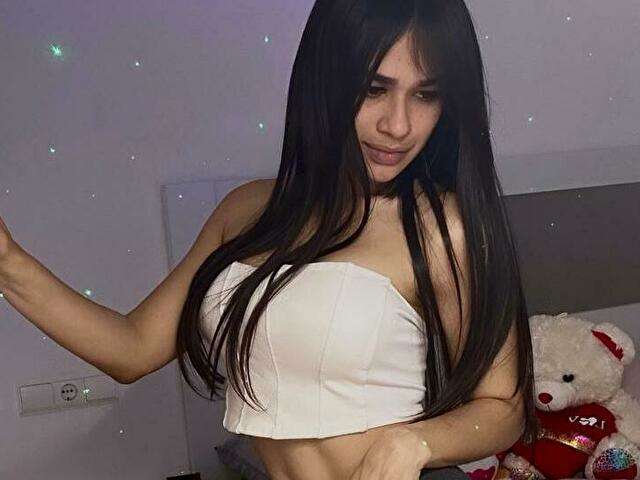 go to chat with Anaahis08