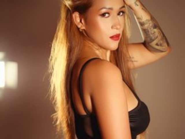 go to chat with AnahiJones