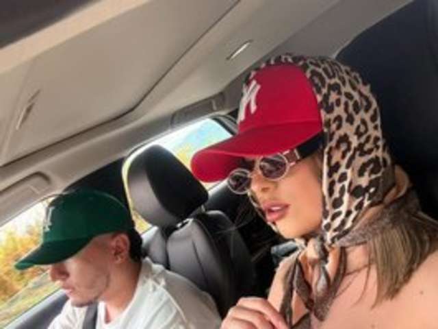 go to chat with Andreaxchris