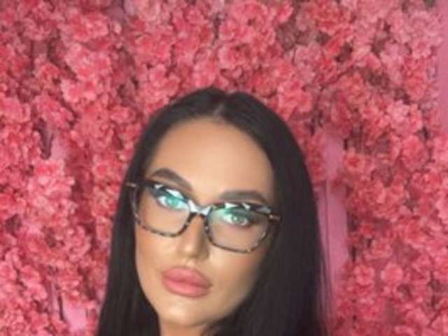 go to chat with AngelynSugar