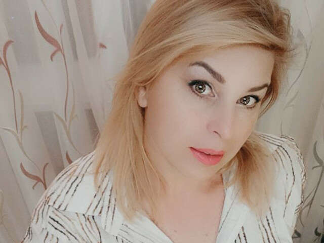 go to chat with AnikaBlond