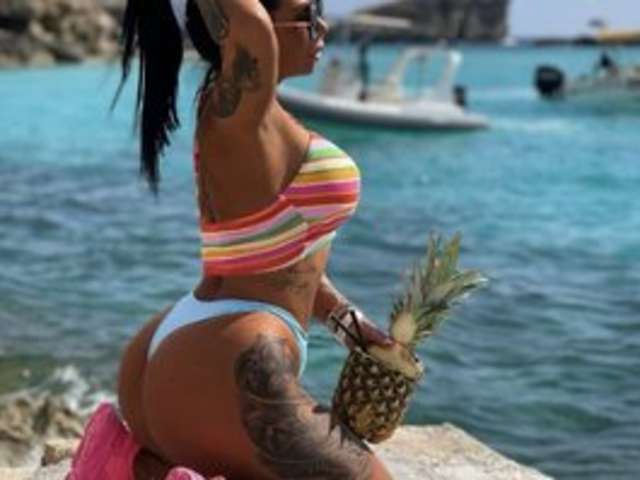 go to chat with AnissaDesire