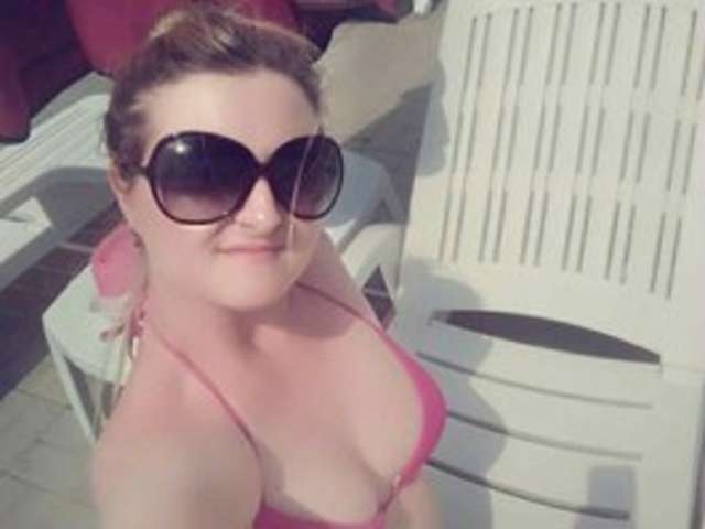 go to chat with Anna-Goldie