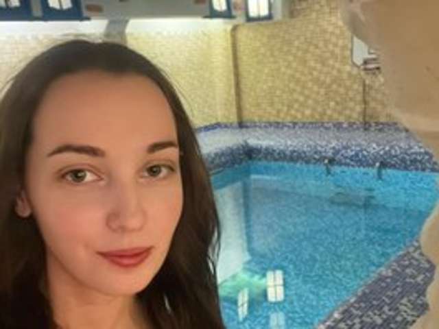 go to chat with Anna-Lisaa