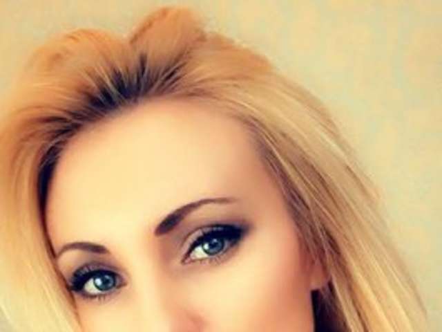 go to chat with AnnaDeVille