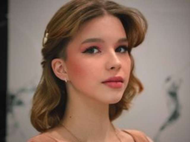 go to chat with AnnaElfie